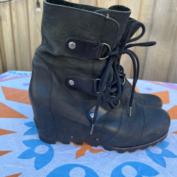 Sorel Black Lace-Up Ankle Boots - Picture 1 of 3